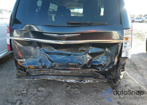 2013 Chrysler Town & Country Touring z USA, uszkodzony, nr VIN 2C4RC1BG2DR779427